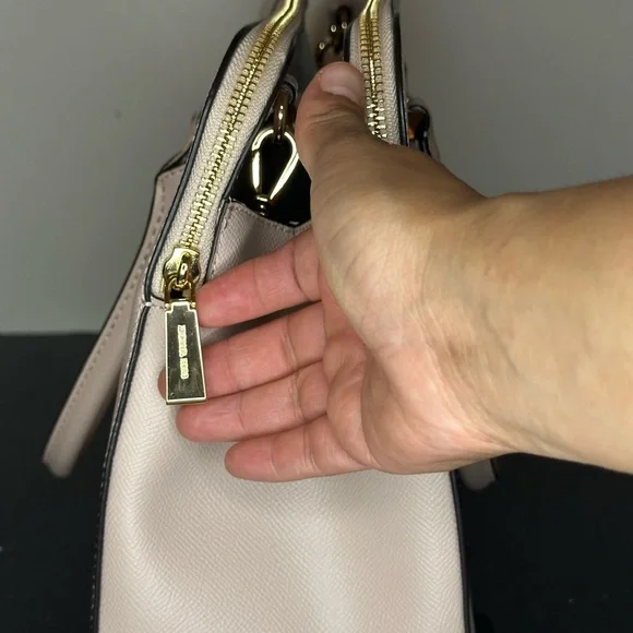 Michael Kors light pink Tote with Gold Accents and Structured Design - Picture 8 of 16